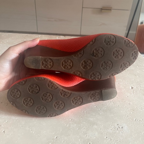 Open toed orange Tory Burch wedges - Picture 4 of 4